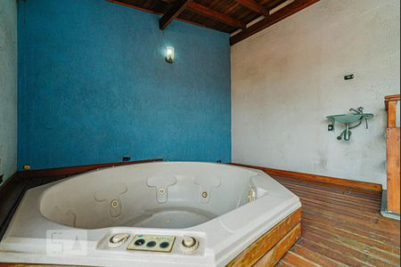 Casa à venda com 302m², 3 quartos e 4 vagas Casa à venda com 302m², 3 quartos e 4 vagasSpa