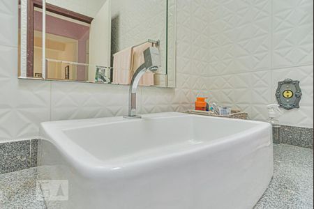 Casa à venda com 302m², 3 quartos e 4 vagas Casa à venda com 302m², 3 quartos e 4 vagasBanheiro da Suite 1