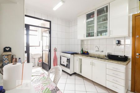 Apartamento à venda com 122m², 4 quartos e 4 vagas Apartamento à venda com 122m², 4 quartos e 4 vagasCozinha