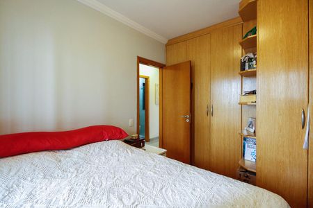 Apartamento à venda com 122m², 4 quartos e 4 vagas Apartamento à venda com 122m², 4 quartos e 4 vagasSuíte