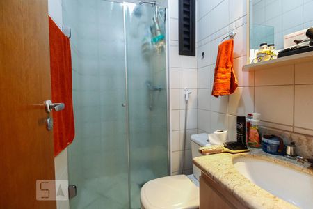 Apartamento à venda com 122m², 4 quartos e 4 vagas Apartamento à venda com 122m², 4 quartos e 4 vagasBanheiro social 2