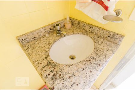 Casa à venda com 140m², 2 quartos e 2 vagas Casa à venda com 140m², 2 quartos e 2 vagasBanheiro de serviço