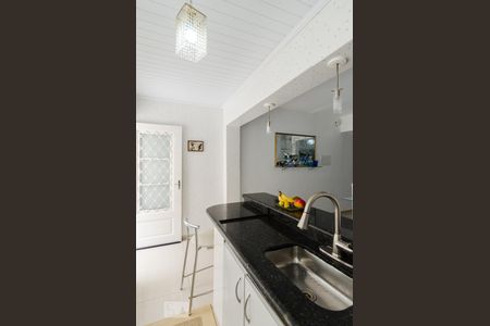 Casa à venda com 140m², 2 quartos e 2 vagas Casa à venda com 140m², 2 quartos e 2 vagasCozinha