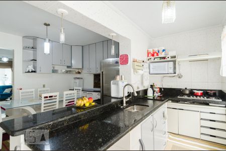 Casa à venda com 140m², 2 quartos e 2 vagas Casa à venda com 140m², 2 quartos e 2 vagasCozinha