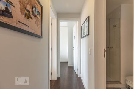 Corredor  de apartamento para alugar com 2 quartos, 70m² em São Geraldo, Porto Alegre