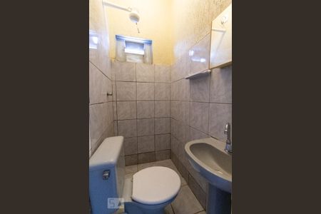 Banheiro de kitnet/studio para alugar com 1 quarto, 20m² em Ceilândia Sul (ceilândia), Brasília