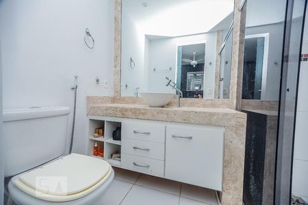 Casa à venda com 1800m², 5 quartos e 20 vagas Casa à venda com 1800m², 5 quartos e 20 vagasBanheiro do Quarto 2