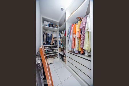 Casa à venda com 1800m², 5 quartos e 20 vagas Casa à venda com 1800m², 5 quartos e 20 vagasCloset do Quarto 1