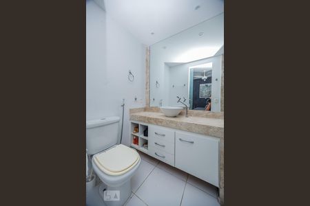 Casa à venda com 1800m², 5 quartos e 20 vagas Casa à venda com 1800m², 5 quartos e 20 vagasBanheiro do Quarto 2