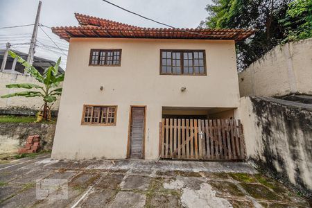 Casa à venda com 1800m², 5 quartos e 20 vagas Casa à venda com 1800m², 5 quartos e 20 vagasAnexo
