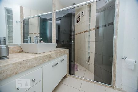 Casa à venda com 1800m², 5 quartos e 20 vagas Casa à venda com 1800m², 5 quartos e 20 vagasBanheiro do Quarto 1