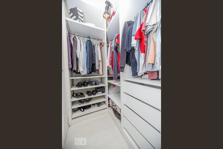 Casa à venda com 1800m², 5 quartos e 20 vagas Casa à venda com 1800m², 5 quartos e 20 vagasCloset do Quarto 3