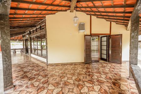 Casa à venda com 1800m², 5 quartos e 20 vagas Casa à venda com 1800m², 5 quartos e 20 vagasVaranda