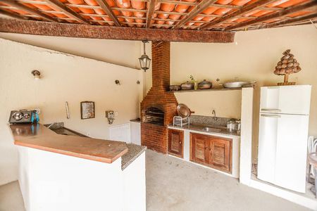 Casa à venda com 1800m², 5 quartos e 20 vagas Casa à venda com 1800m², 5 quartos e 20 vagasChurrasqueira