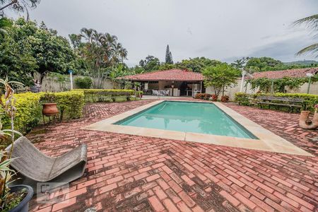 Casa à venda com 1800m², 5 quartos e 20 vagas Casa à venda com 1800m², 5 quartos e 20 vagasPiscina