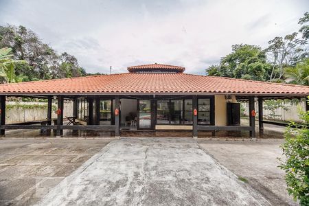 Casa à venda com 1800m², 5 quartos e 20 vagas Casa à venda com 1800m², 5 quartos e 20 vagasFachada