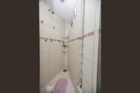 Casa à venda com 1800m², 5 quartos e 20 vagas Casa à venda com 1800m², 5 quartos e 20 vagasBanheiro do Quarto 1