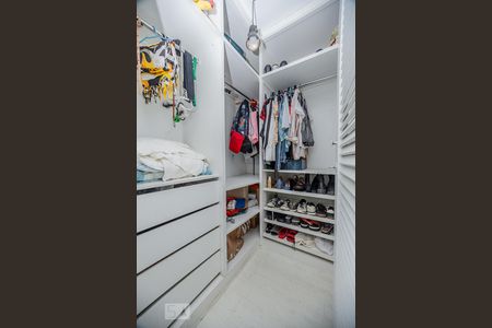 Casa à venda com 1800m², 5 quartos e 20 vagas Casa à venda com 1800m², 5 quartos e 20 vagasCloset do Quarto 2