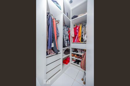 Casa à venda com 1800m², 5 quartos e 20 vagas Casa à venda com 1800m², 5 quartos e 20 vagasCloset do Quarto 1