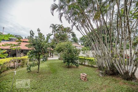 Casa à venda com 1800m², 5 quartos e 20 vagas Casa à venda com 1800m², 5 quartos e 20 vagasQuintal