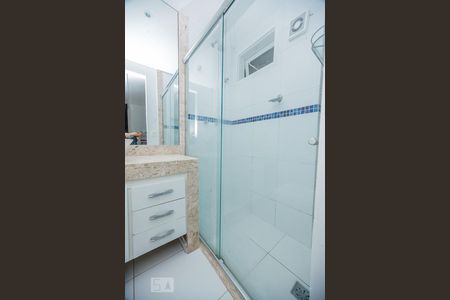 Casa à venda com 1800m², 5 quartos e 20 vagas Casa à venda com 1800m², 5 quartos e 20 vagasBanheiro do Quarto 4