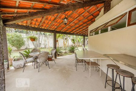 Casa à venda com 1800m², 5 quartos e 20 vagas Casa à venda com 1800m², 5 quartos e 20 vagasChurrasqueira