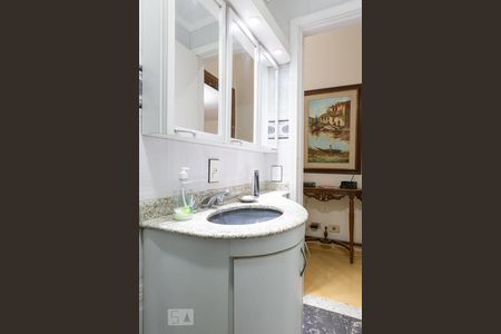 Apartamento para alugar com 123m², 4 quartos e 1 vaga Apartamento para alugar com 123m², 4 quartos e 1 vagaBanheiro 2