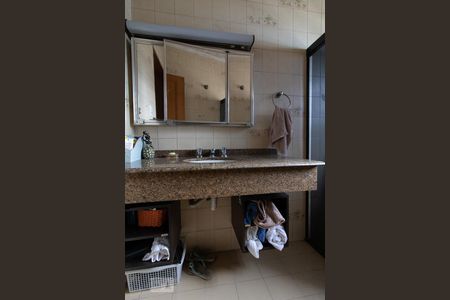 Casa à venda com 206m², 4 quartos e 3 vagas Casa à venda com 206m², 4 quartos e 3 vagasBanheiro 1