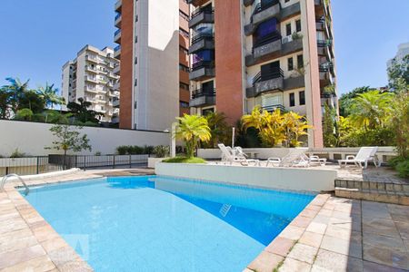 Apartamento para alugar com 134m², 3 quartos e 2 vagas Apartamento para alugar com 134m², 3 quartos e 2 vagasÁrea Comum - Piscina