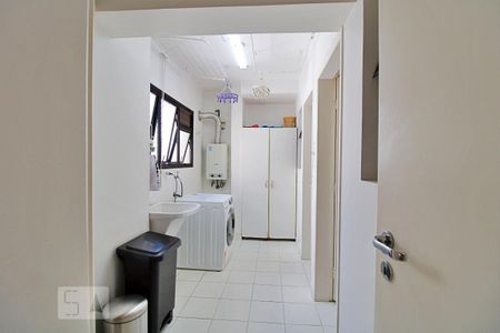 Apartamento para alugar com 134m², 3 quartos e 2 vagas Apartamento para alugar com 134m², 3 quartos e 2 vagasÁrea de Serviço