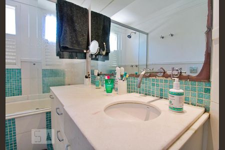 Apartamento para alugar com 134m², 3 quartos e 2 vagas Apartamento para alugar com 134m², 3 quartos e 2 vagasBanheiro da Suíte