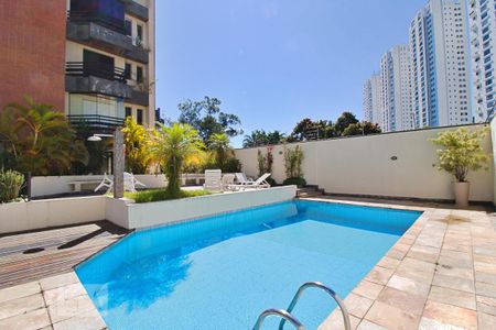Apartamento para alugar com 134m², 3 quartos e 2 vagas Apartamento para alugar com 134m², 3 quartos e 2 vagasÁrea Comum - Piscina
