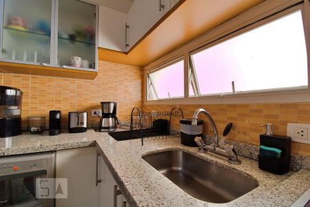 Apartamento para alugar com 134m², 3 quartos e 2 vagas Apartamento para alugar com 134m², 3 quartos e 2 vagasCozinha
