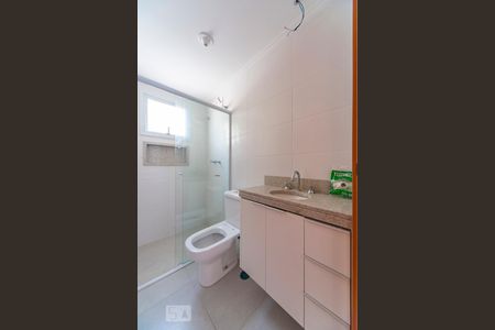 Banheiro de apartamento à venda com 2 quartos, 64m² em Centro, Santo André