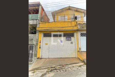 Casa à venda com 250m², 3 quartos e 3 vagas Casa à venda com 250m², 3 quartos e 3 vagasFachada