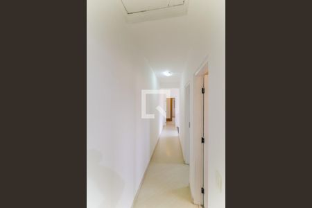 Casa à venda com 250m², 3 quartos e 3 vagas Casa à venda com 250m², 3 quartos e 3 vagasCorredor