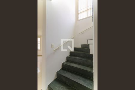 Escada de casa à venda com 3 quartos, 250m² em Jardim Monte Kemel, São Paulo