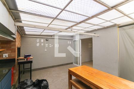 Casa à venda com 250m², 3 quartos e 3 vagas Casa à venda com 250m², 3 quartos e 3 vagasChurrasqueira