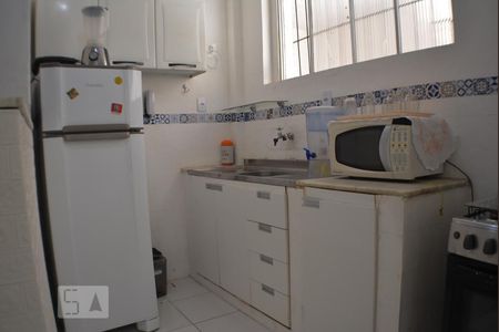 Cozinha de apartamento para alugar com 2 quartos, 55m² em Barra, Salvador
