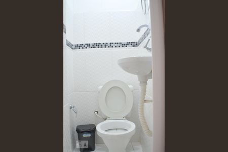 Banheiro de apartamento para alugar com 2 quartos, 55m² em Barra, Salvador
