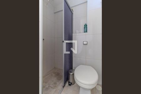 Banheiro de kitnet/studio para alugar com 1 quarto, 38m² em República, São Paulo