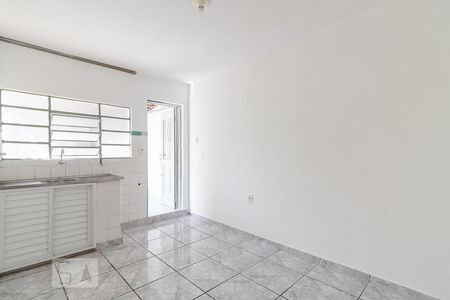 Cozinha de apartamento para alugar com 1 quarto, 53m² em Passo da Areia, Porto Alegre