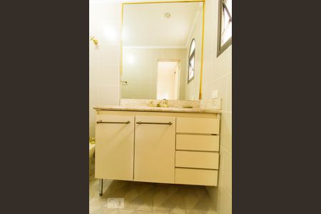 Apartamento para alugar com 257m², 4 quartos e 3 vagas Apartamento para alugar com 257m², 4 quartos e 3 vagasBanheiro Suíte 1