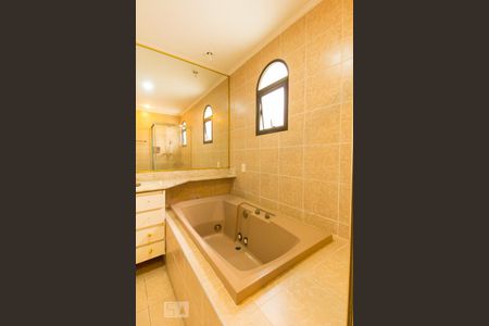 Apartamento para alugar com 257m², 4 quartos e 3 vagas Apartamento para alugar com 257m², 4 quartos e 3 vagasBanheiro Suíte 3