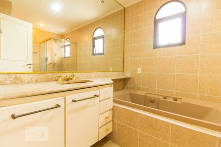 Apartamento para alugar com 257m², 4 quartos e 3 vagas Apartamento para alugar com 257m², 4 quartos e 3 vagasBanheiro Suíte 3