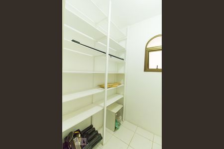 Apartamento para alugar com 257m², 4 quartos e 3 vagas Apartamento para alugar com 257m², 4 quartos e 3 vagasDespensa