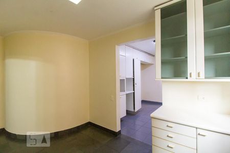 Apartamento para alugar com 257m², 4 quartos e 3 vagas Apartamento para alugar com 257m², 4 quartos e 3 vagasCozinha