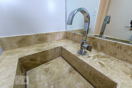 Apartamento à venda com 74m², 2 quartos e 2 vagasDetalhe do Banheiro 1