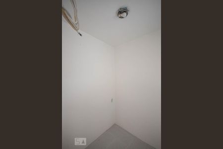 Apartamento à venda com 220m², 4 quartos e 4 vagas Apartamento à venda com 220m², 4 quartos e 4 vagasQuarto de serviço