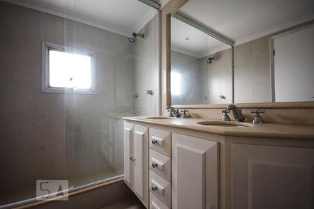 Apartamento à venda com 220m², 4 quartos e 4 vagas Apartamento à venda com 220m², 4 quartos e 4 vagasBanheiro suíte 1